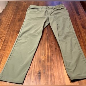 Lululemon ABC Pants slim fit - waist 32” length 30” - green